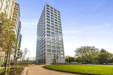 Royal Wharf Walk, London - E16 view 1