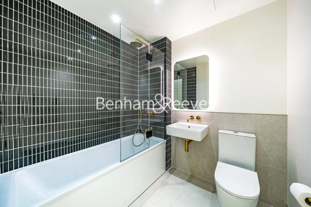 3 bedrooms apartments/flats for sale in Royal Wharf Walk, London - E16 view 8