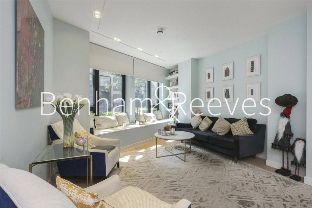 1 bedroom apartments/flats for sale in Portugal Street, London - WC2A view 2