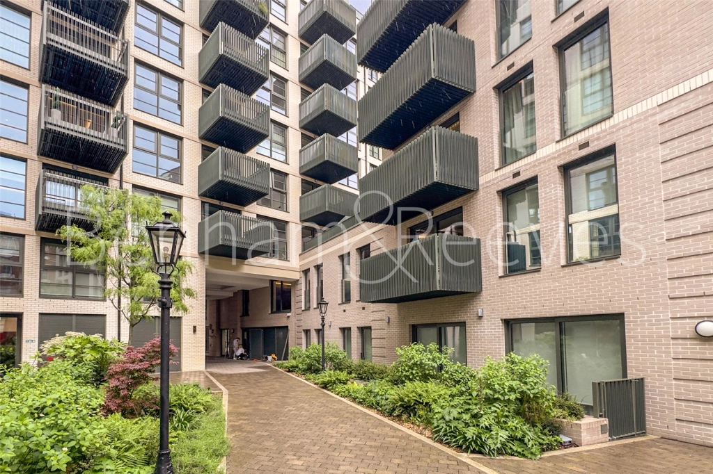 2 bedrooms apartments/flats for sale in Brigade Mews, London - SE1 view 12