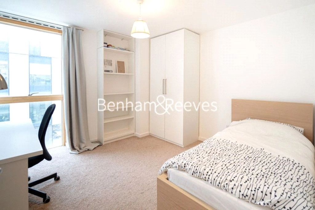 2 bedrooms apartments/flats for sale in Killick Street, London - N1 view 3