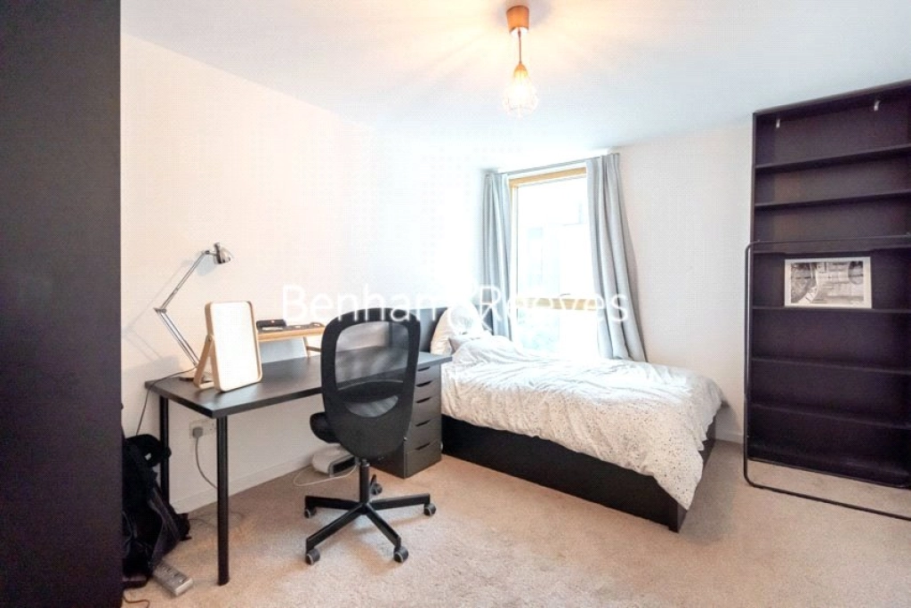 2 bedrooms apartments/flats for sale in Killick Street, London - N1 view 6