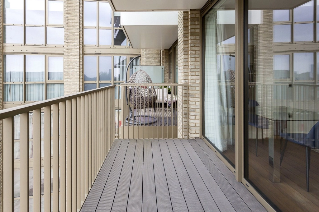 1 bedroom apartments/flats for sale in Emery Way, London - E1W view 3