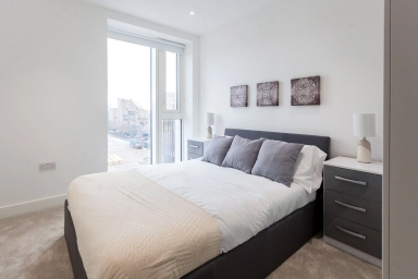 Vaughan Way, London - E1W view 5