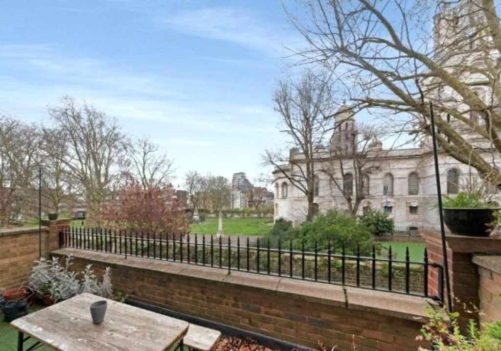3 bedrooms apartments/flats for sale in School Mews, London - E1 view 4