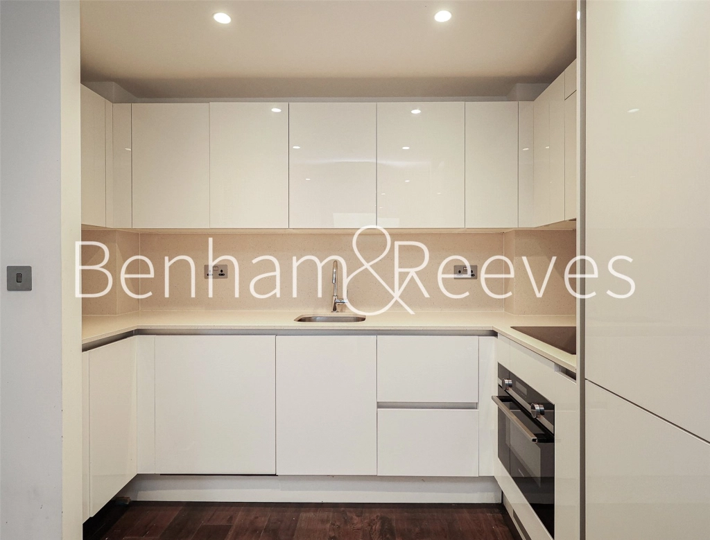 1 bedroom apartments/flats for sale in Royal Mint Street, London - E1 view 3