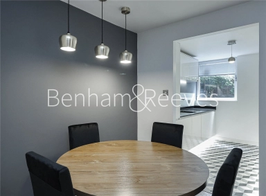 Bridgeport Place, London, Kennet Street - E1W view 3