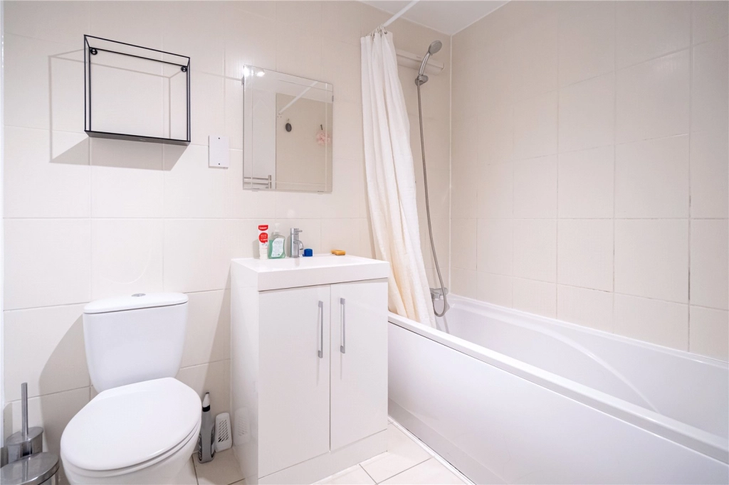2 bedrooms apartments/flats for sale in Killick Street, London - N1 view 9