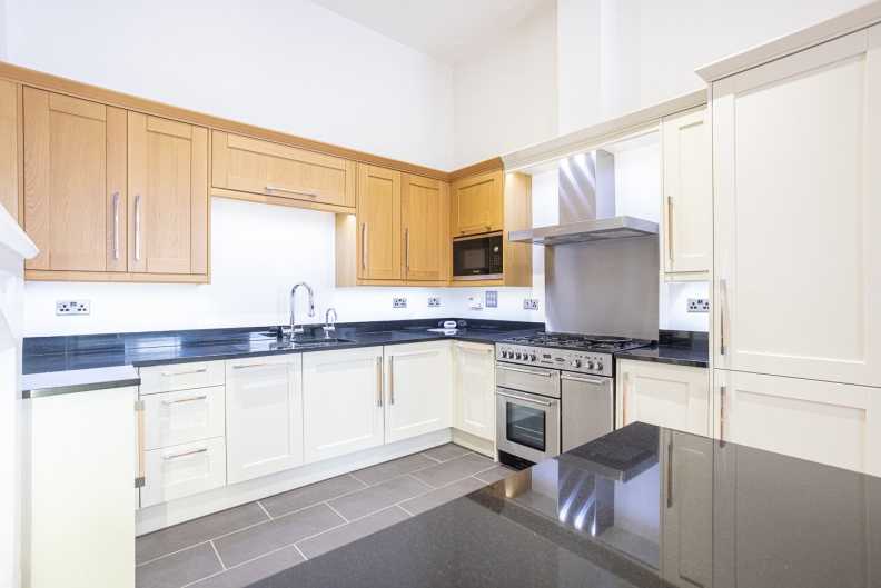 2 bedrooms apartments/flats to sale in 20 Chatham Close, Woolwich-image 2