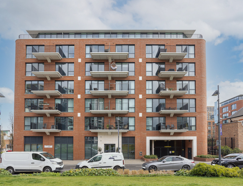 2 bedrooms apartments/flats to sale in New Warren Lane, Woolwich-image 1