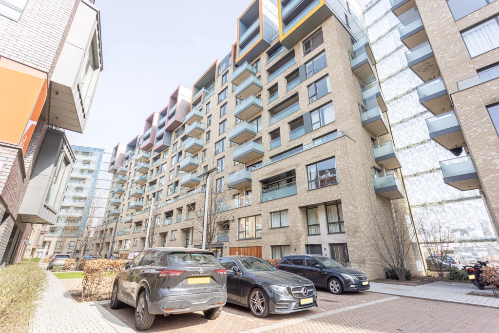 1 bedroom apartments/flats for sale in Peartree Way, Greenwich - SE10 view 1