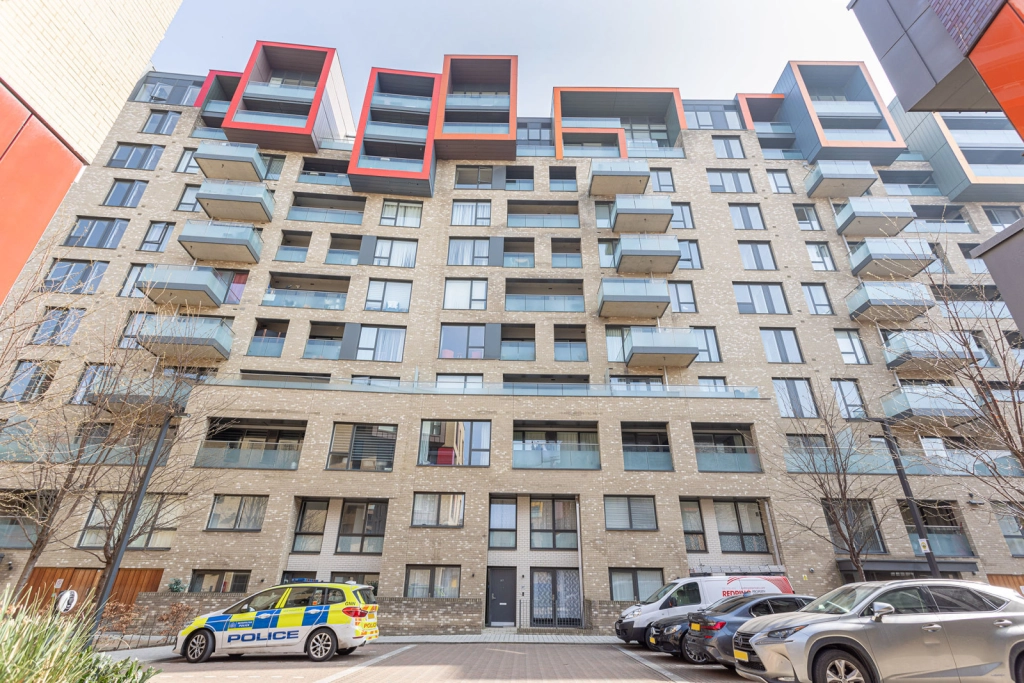 1 bedroom apartments/flats for sale in Peartree Way, Greenwich - SE10 view 11