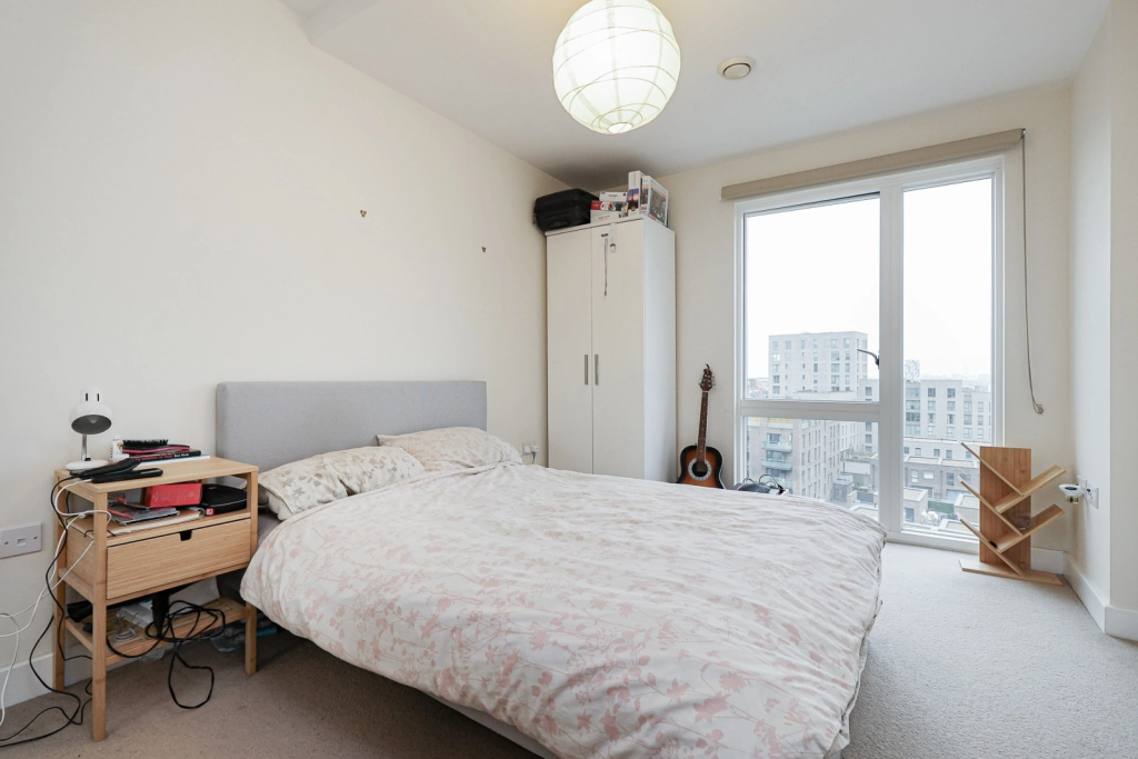 1 bedroom apartments/flats for sale in Peartree Way, Greenwich - SE10 view 5