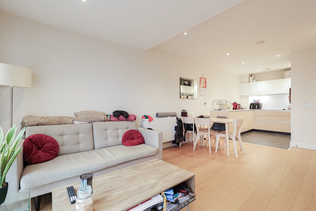 1 bedroom apartments/flats for sale in Peartree Way, Greenwich - SE10 view 3