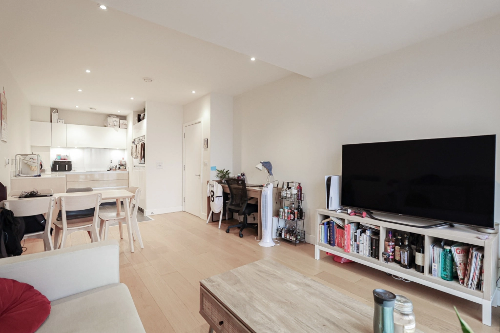 1 bedroom apartments/flats for sale in Peartree Way, Greenwich - SE10 view 9