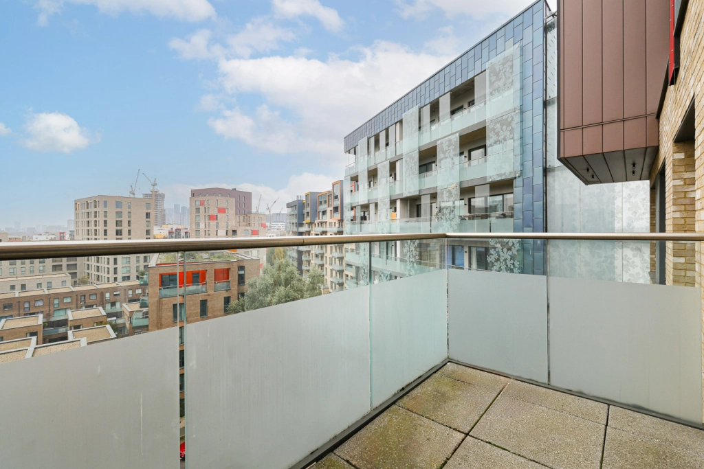 1 bedroom apartments/flats for sale in Peartree Way, Greenwich - SE10 view 8
