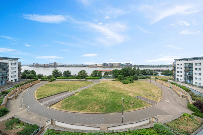 2 bedrooms apartments/flats for sale in Tideslea Path, Royal Arsenal - SE28 view 2