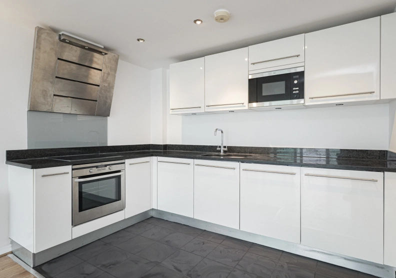 2 bedrooms apartments/flats to sale in Argyll Road, London-image 5