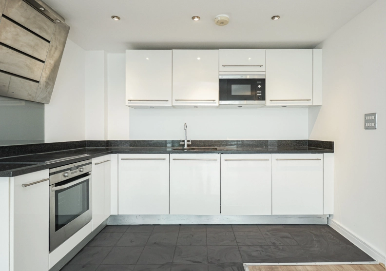 2 bedrooms apartments/flats to sale in Argyll Road, London-image 16