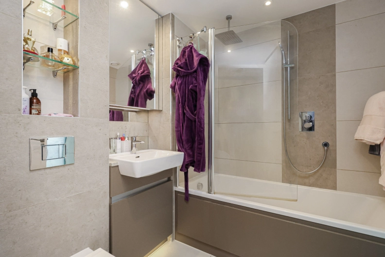 2 bedrooms apartments/flats for sale in Duke of Wellington Avenue, Royal Arsenal - SE18 view 7