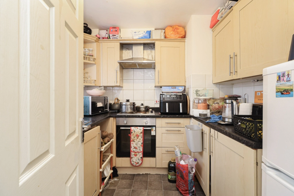 2 bedrooms apartments/flats for sale in Martins Place, Thamesmead - SE28 view 4