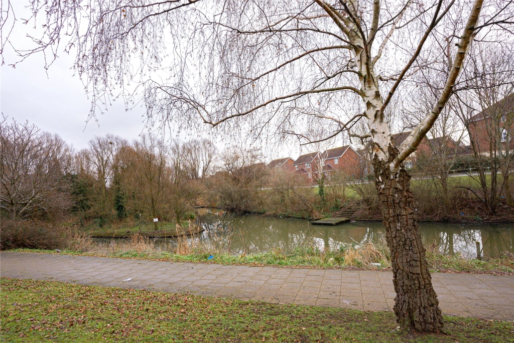 2 bedrooms apartments/flats for sale in Martins Place, Thamesmead - SE28 view 12