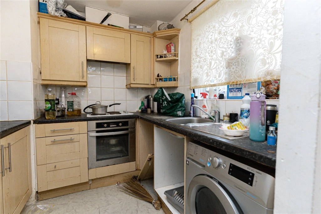 2 bedrooms apartments/flats for sale in Martins Place, Thamesmead - SE28 view 8