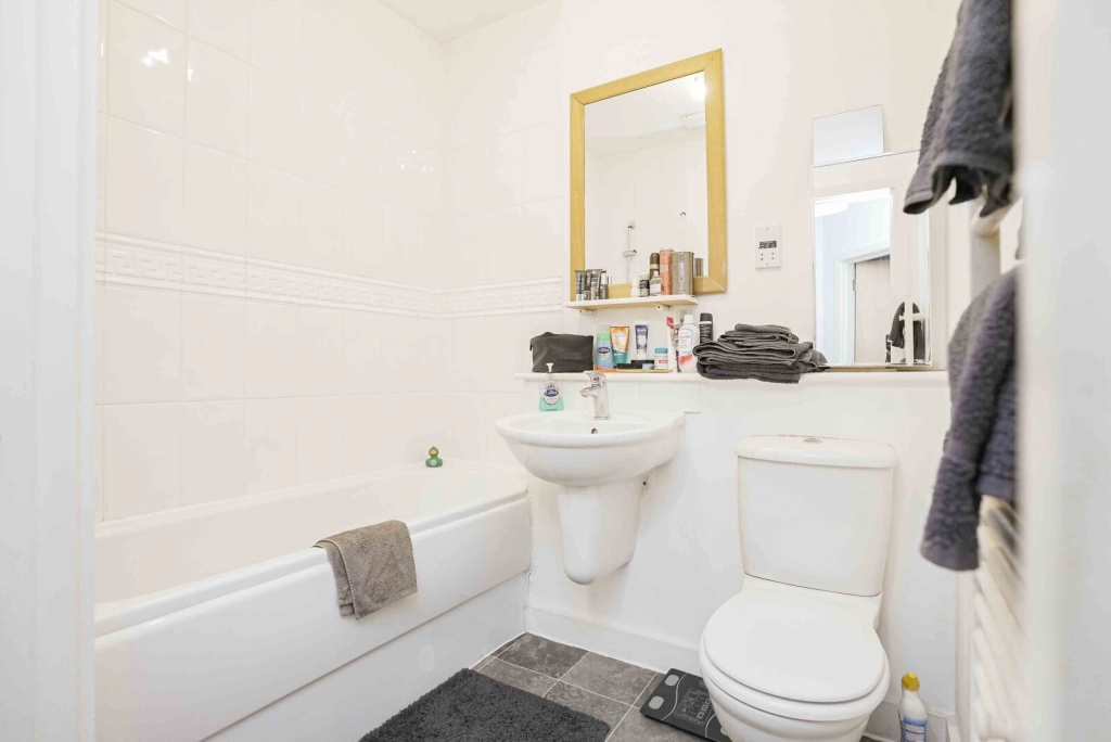 1 bedroom apartments/flats for sale in Brook Square, Woolwich - SE18 view 6