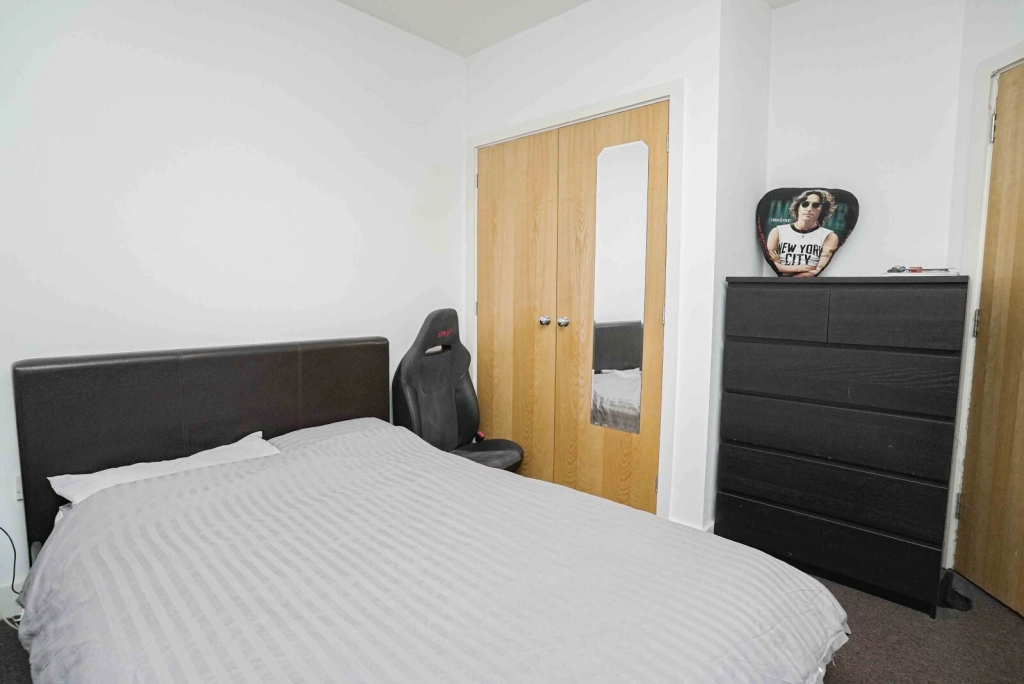 1 bedroom apartments/flats for sale in Brook Square, Woolwich - SE18 view 5