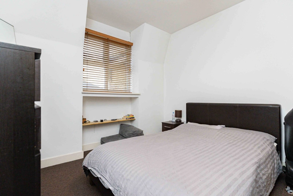 1 bedroom apartments/flats for sale in Brook Square, Woolwich - SE18 view 4