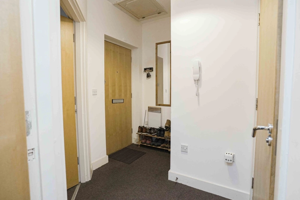 1 bedroom apartments/flats for sale in Brook Square, Woolwich - SE18 view 8