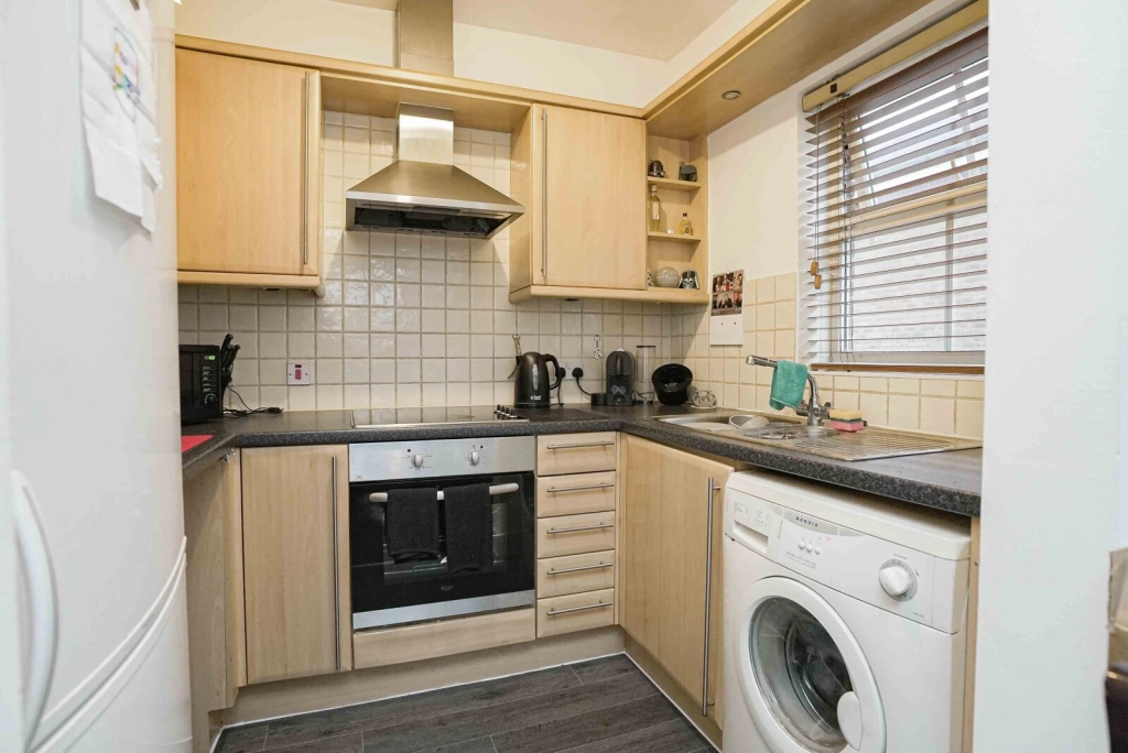 1 bedroom apartments/flats for sale in Brook Square, Woolwich - SE18 view 3