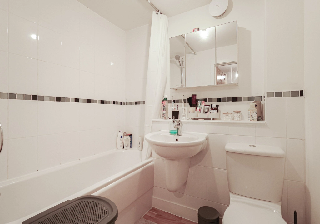 1 bedroom apartments/flats for sale in Brook Square, Woolwich - SE18 view 6