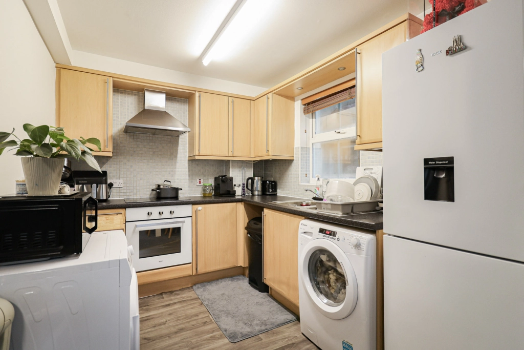 1 bedroom apartments/flats for sale in Brook Square, Woolwich - SE18 view 4
