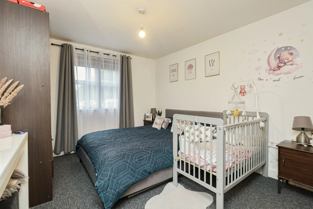 1 bedroom apartments/flats for sale in Brook Square, Woolwich - SE18 view 5