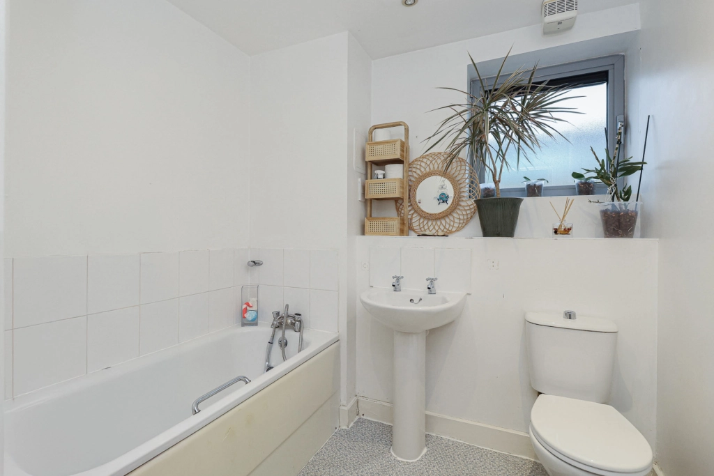2 bedrooms apartments/flats for sale in Tideslea Path, Woolwich - SE28 view 6