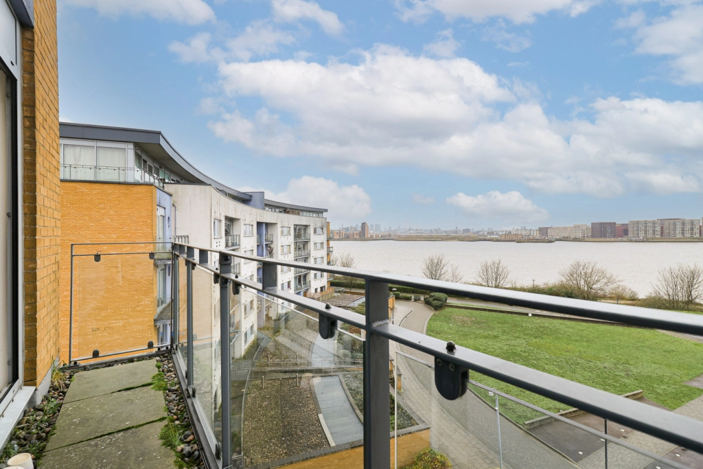 2 bedrooms apartments/flats for sale in Tideslea Path, Woolwich - SE28 view 7