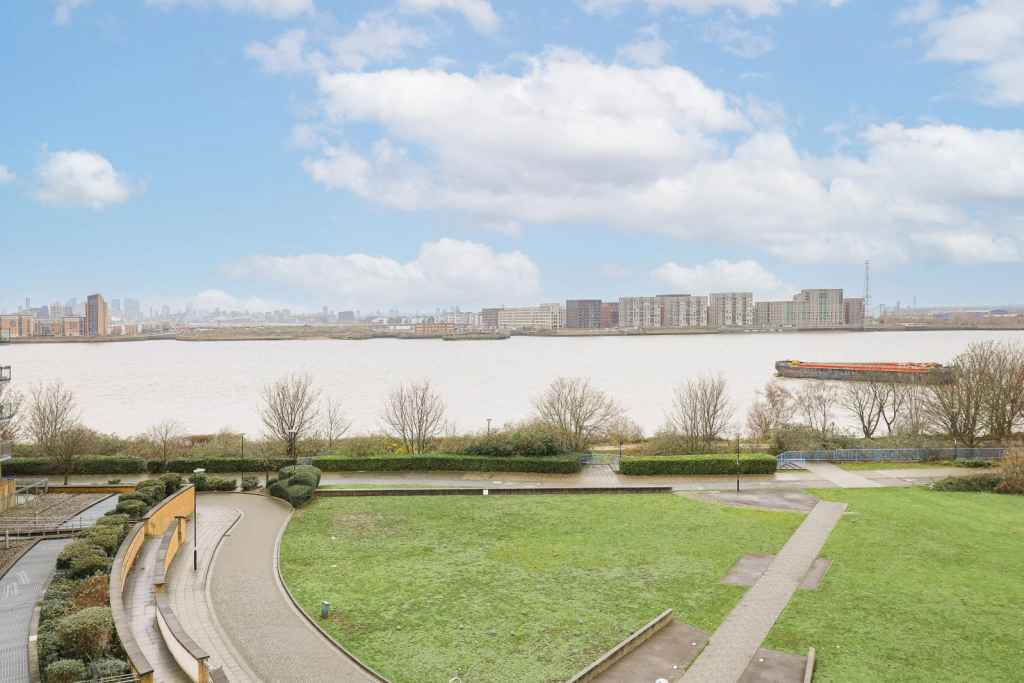 2 bedrooms apartments/flats for sale in Tideslea Path, Woolwich - SE28 view 12