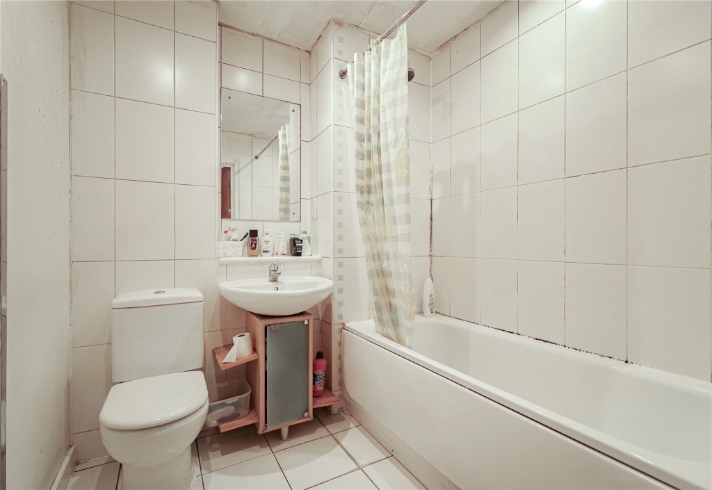 3 bedrooms apartments/flats for sale in Hopton Road, Royal Arsenal - SE18 view 5