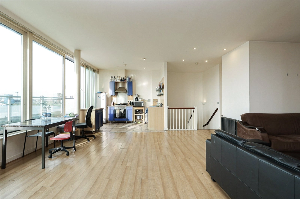 3 bedrooms apartments/flats for sale in Hopton Road, Royal Arsenal - SE18 view 3