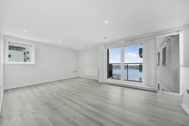 Erebus Drive, Woolwich - SE28 view 3