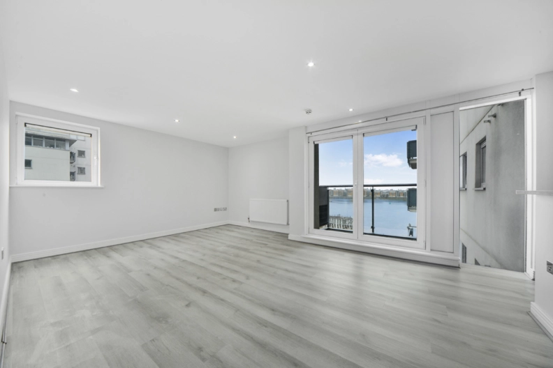 2 bedrooms apartments/flats for sale in Erebus Drive, Woolwich - SE28 view 3