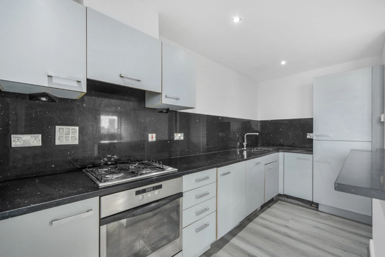 2 bedrooms apartments/flats for sale in Erebus Drive, Woolwich - SE28 view 5