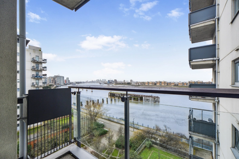 2 bedrooms apartments/flats for sale in Erebus Drive, Woolwich - SE28 view 2