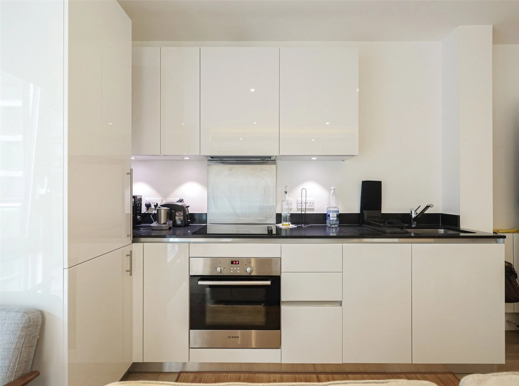 1 bedroom apartments/flats for sale in Victory Parade, Plumstead Road, Woolwich - SE18 view 3