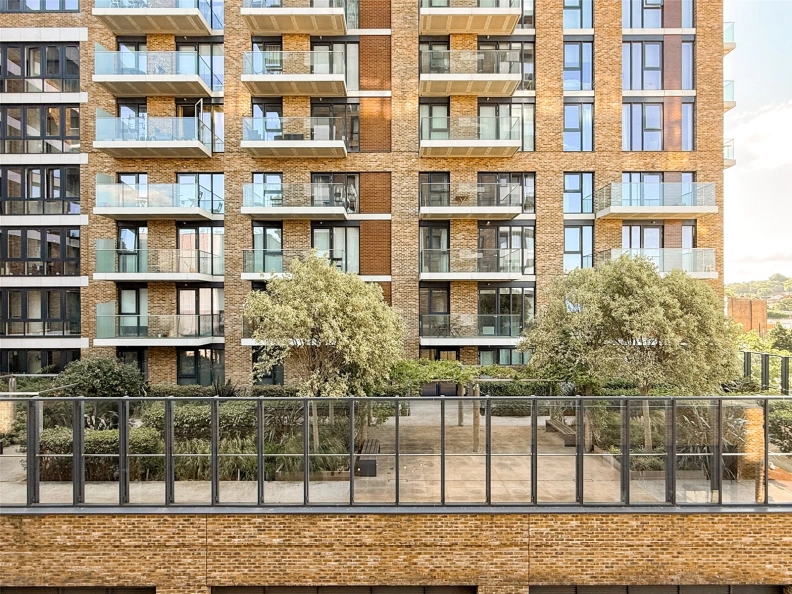 1 bedroom apartments/flats to sale in Elri  Victory Parade, Plumstead Road, Woolwich-image 1