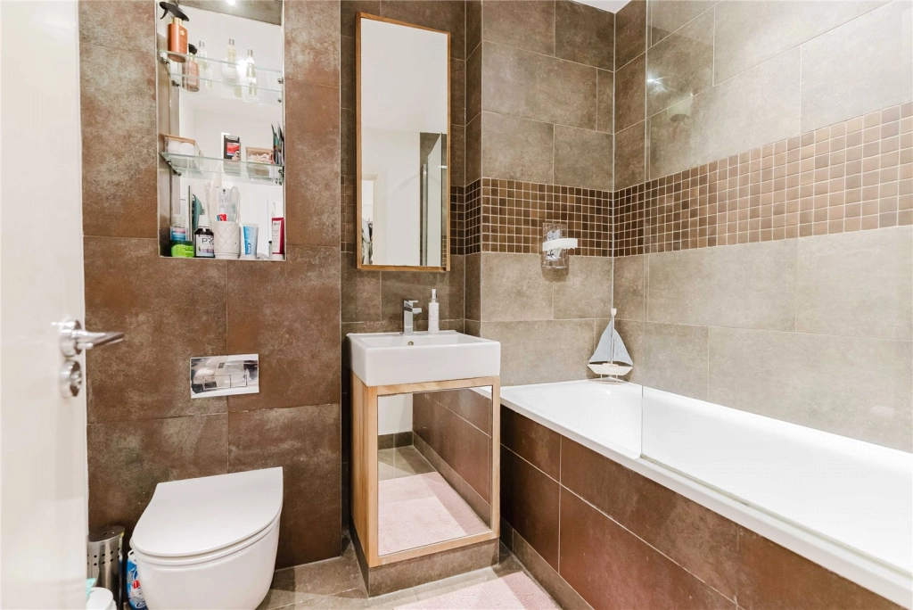 2 bedrooms apartments/flats for sale in Duke of Wellington Avenue, Royal Arsenal - SE18 view 7