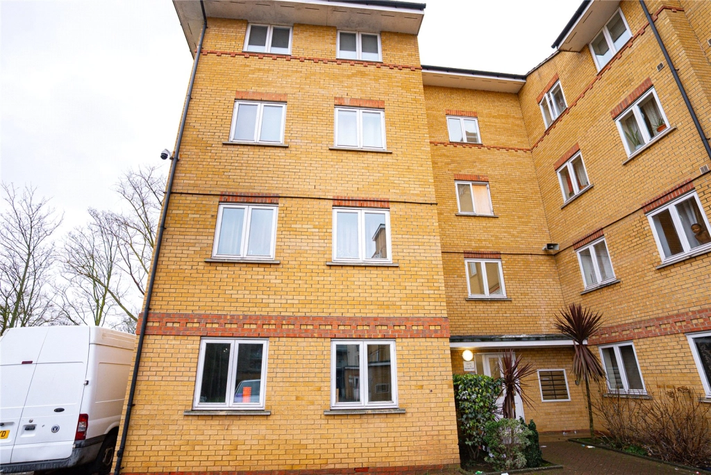 2 bedrooms apartments/flats for sale in Rush Grove Street, Woolwich - SE18 view 2