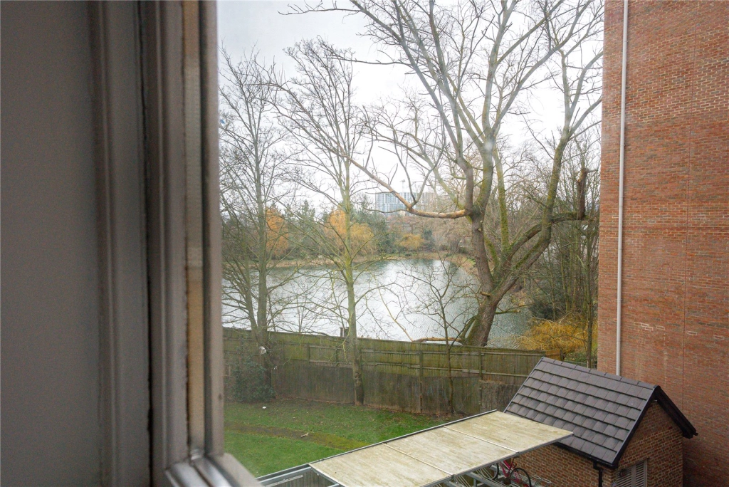 2 bedrooms apartments/flats for sale in Rush Grove Street, Woolwich - SE18 view 15