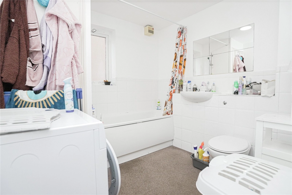 2 bedrooms apartments/flats for sale in Rush Grove Street, Woolwich - SE18 view 8